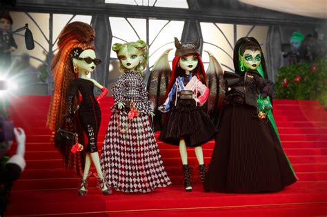 monster high off white dolls